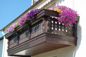 Small Apartment Balcony Garden Ideas-flowering-plants-on-a-balcony