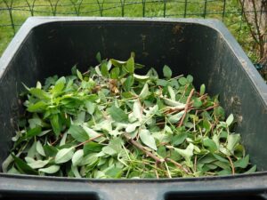 How To Build And Use a Trash Can Composter-composting