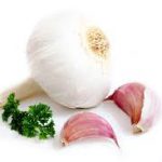 Garlic herbs-regrow-vegetables-from-kitchen-scraps
