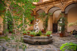 Courtyard Garden-how-to-create-a-courtyard-garden
